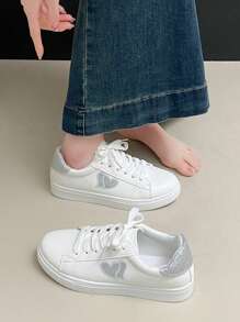 Women's White Heart Shaped Casual Flat Shoes, Fashion, Comfortable, Versatile, Won't Hurt Feet