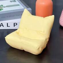 Nuevo soporte para teléfono con forma de sofá, decoración de escritorio de oficina mini fresca, soporte móvil inclinado creativo y lindo adecuado para transmisiones en vivo y toma de fotos, accesorio de muñeca de 10 cm