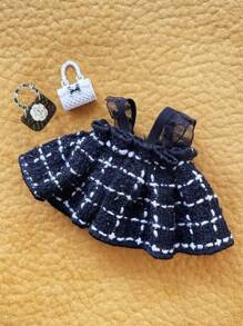 Vestido mini con tirantes de moda y dije de muñeca, 3/1 pieza - Accesorios DIY para decoración de bolsos en miniatura (no se incluye la correa del bolso, se puede hacer DIY como collar o bandolera) - Juego de accesorios de moda adorables para mejorar instantáneamente una casa de muñecas, tamaño en miniatura (consultar el tamaño en las imágenes, tener cuidado para quienes les importe el tamaño)