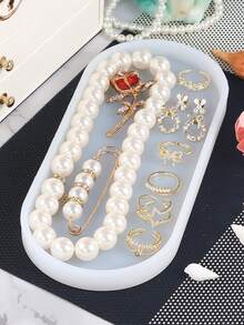 1 tavă pentru depozitarea bijuteriilor, capabilă să țină coliere, brățări, inele, cercei, unelte mici și cosmetice, potrivită pentru brățări cu mărgele, coliere, cercei, expuneri în magazin sau acasă