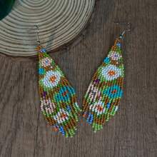 Brincos de borla com contas estilo boêmio feitos à mão AHAYA com pingente de miçangas, joias com design floral para mulheres, elegantes e fofas, adequadas para uso diário, festas, dia dos namorados, presente de Natal