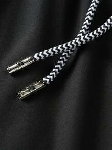 Men Drawstring Waist Zipper Pocket Shorts