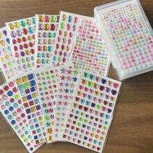 Set di 3/4/5/6/7/10 pezzi di adesivi con cristalli acrilici in diversi design 3D/stereoscopici come cuore, goccia d acqua, pentagramma, quadrifoglio, cerchio, fiore, delfino, farfalla, stella, loto, quadrato, perla, conchiglia, ananas, di dimensioni da 4mm a 30mm, gemme acriliche di alta qualità e brillanti