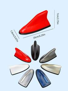Antena dachowa FM/AM Shark Fin Modified Spoiler – antena dachowa ABS Spoiler Style ze wbudowanym odbiornikiem sygnału, wykończenie lakierem fortepianowym o połysku, stylowy wygląd, opływowy kształt zmniejszający opór wiatru, mocna podstawa klejąca do montażu bez uszkodzeń
