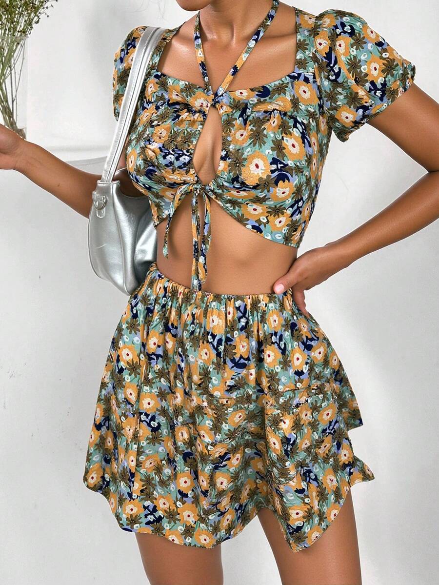 Traje de dos piezas de manga corta con estampado floral para mujer, con tirantes halter ahuecados en el pecho. - Verde Oliva - Ver 1