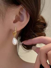 1 Pair Of Knotted Pearl Minimalist Stylish And Elegant Imitation Pearl Pendant Earrings Elegant Luxury Design Earrings With A Simple Drop Design, Perfect For Parties And Multi-Functional Gifts For Women