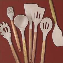 Set di 7 utensili da cucina in silicone con impugnature in legno - Utensili da cottura antiaderenti e resistenti al calore, perfetti per l'uso domestico e in ristorante - Ideali per le vacanze come Ognissanti, Natale, San Valentino, Ringraziamento, Festa della Mamma