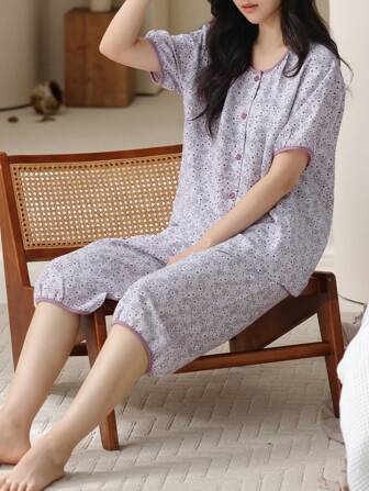 Set de 2 piezas de pijama de verano con manga corta, cuello redondo y pantalón 7/8 suelto y casual, con estampado floral integral, ropa de casa cómoda y de fácil cuidado