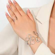 2pcs Fashionable Metallic Hollow Flower Bracelet & Ring Set, Suitable For Daily Wear, Banquet, Party