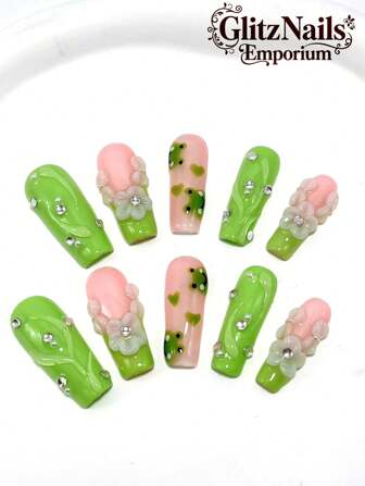 手工制作的10片3.3英寸方形指甲型可穿戴指甲，手工法式美甲渐变手绘点缀水钻工艺，手工3D雕塑泡沫珠工艺，时尚百搭，适合各种场合，一年四季均可佩戴，适合送给朋友、女朋友、亲戚，以及作为元旦、情人节、生日礼物，可重复使用。按压式指甲美甲用品指甲