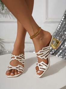 Sandalias de mujer de verano 2025, diseño hueco de lujo y ultraligero con suela antideslizante y blanda, esenciales para uso casual al aire libre en vacaciones