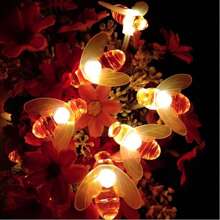 Articolo molto venduto, Stringa luminosa LED, ad energia solare, per uso esterno, impermeabile, a forma di piccola ape, per la decorazione del cortile, con luci colorate