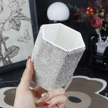1pc White Luxury Crystal Rhinestone Decor Desktop Pen Holder, Creative Clay Glue Rhinestone Decor Makeup Brush Organizer, Fashionable Beauty Tool,For Holiday Beach, Bathroom Collection, Bedroom Collection, Large Capacity