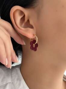 1 par de pendientes elegantes y sencillos con flores huecas de acrílico, adecuados para mujeres, para uso diario, regalo para amigos