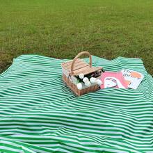 قطعة واحدة من بساط نزهات قابل للتخلص منه مقاوم للماء مزخرف بخطوط، بساط أرضي محمول للشاطئ والتخييم في الهواء الطلق