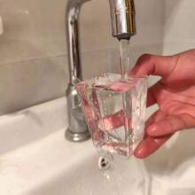 5/50 件 5 盎司甜点杯带勺子，提拉米苏杯射击甜点杯透明塑料冻糕杯圆形开胃菜杯水果、布丁、慕斯、冰淇淋、派对、婚礼、情人节新年（额外 5 把勺子）