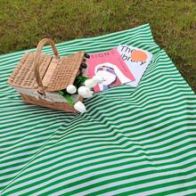 قطعة واحدة من بساط نزهات قابل للتخلص منه مقاوم للماء مزخرف بخطوط، بساط أرضي محمول للشاطئ والتخييم في الهواء الطلق