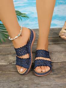 Sandal Datar Wanita Ukuran Plus 2024 dengan Motif Bunga Berongga, Sandal Kasual Retro untuk Wanita Paruh Baya, Grosir - Biru - View 4