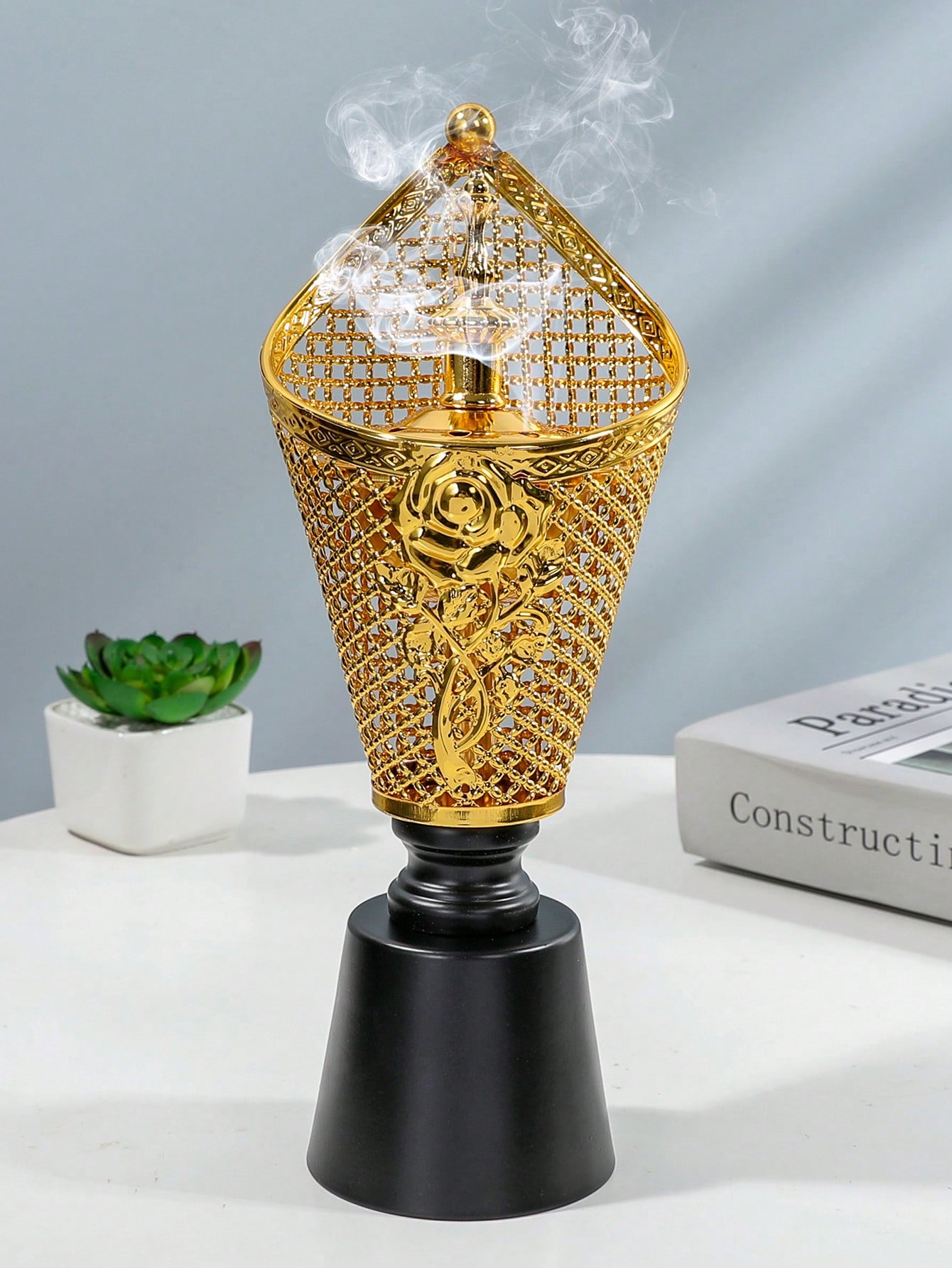 تمتع بالأناقة والفخامة مع هذا المبخر المصنوع من ال...