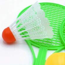 Juego de 4 piezas de mini raquetas de bádminton y tenis de mesa de plástico con 2 pelotas, diseño ligero y duradero, adecuado para adultos, juegos de interior/exterior, regalos de fiesta de cumpleaños, herramientas deportivas (algunos colores son aleatorios)