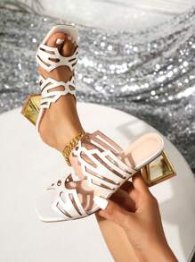 Sandalias de mujer de verano 2025, diseño hueco de lujo y ultraligero con suela antideslizante y blanda, esenciales para uso casual al aire libre en vacaciones