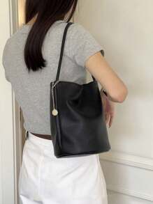 Nova bolsa preta tipo balde 2025 com pequenos acessórios para pendurar, bolsa de ombro, bolsa de axila, bolsa de mão, bolsa feminina casual e moderna para o dia a dia, adequada para trabalho, compras, encontros, viagens, estudantes universitários, bolsa feminina, uso diário