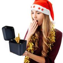 1pc-Surprise Middle Finger Gift Box, Middle Finger In A Box, Annoying Gift Box, Prank Gift Box, Just For You Gift Box, Adult Prank Hand Prank Pop-Up Gift Box, Funny Prank Gift Box For Office Desktop Decoration