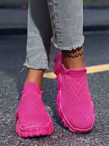 女士轻盈活力紫红色波浪底低帮一脚蹬运动鞋 | FashionForward 吸睛休闲鞋