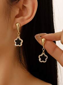 1 Pair Fashionable Delicate New Design Lucky Clover Stud Earrings, Suitable For Daily Wear, Minimalist Style