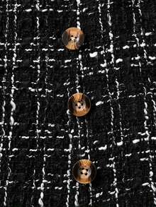 青少年女孩纯色荷叶边袖圆领衬衫和格子裙