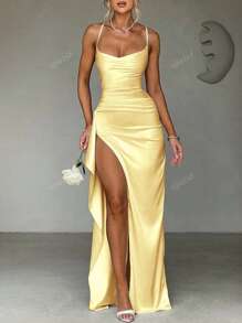 Vestido con tirantes ajustables, con volantes y abertura lateral, sexy