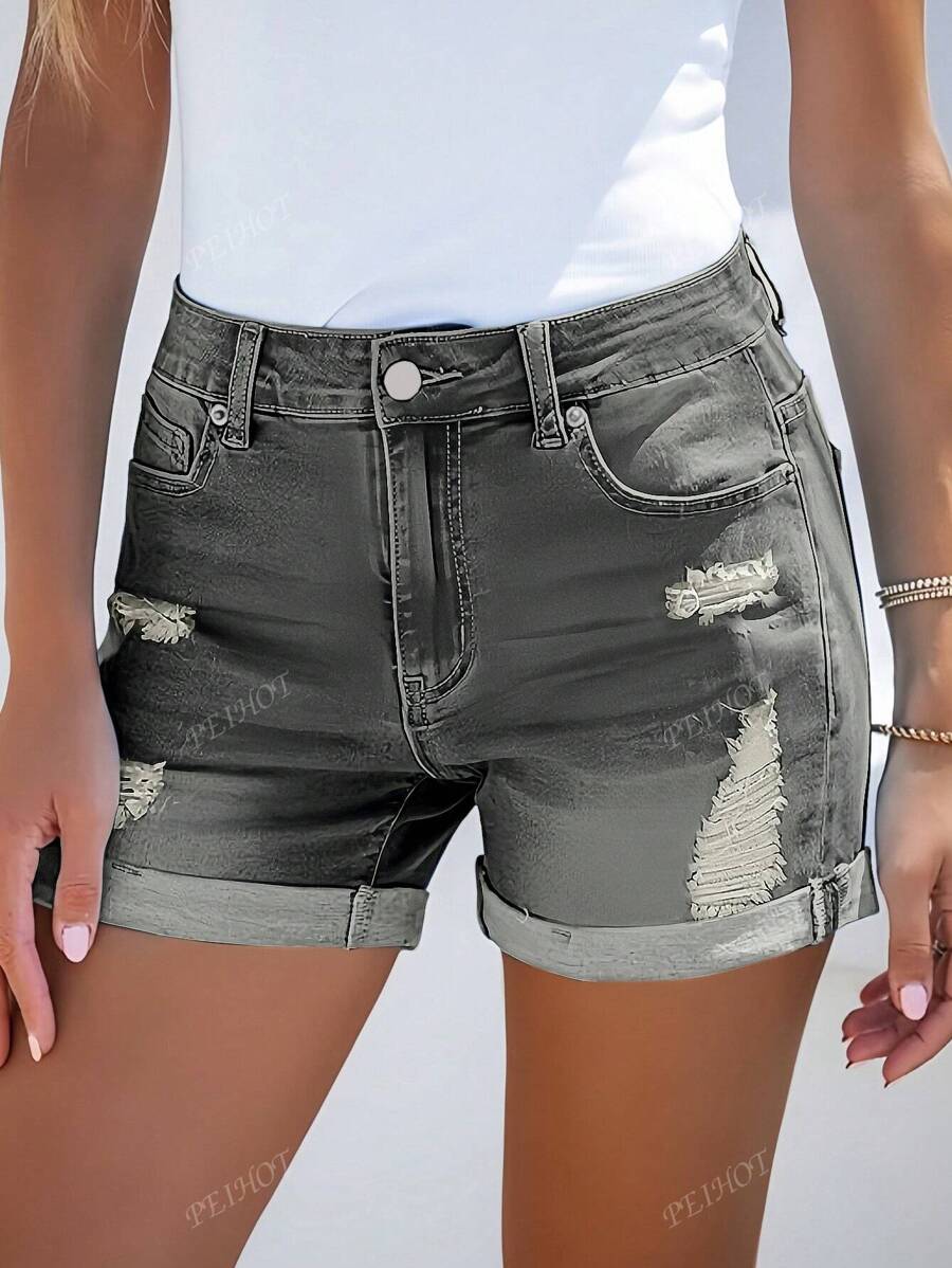 Shorts di jeans a vita media con bordi arrotolati e strappature, outfit da spiaggia per donne, outfit per il pride, outfit per il 4 luglio, outfit da club.