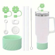 Accesorios compatibles con la Copa : 2 tapas de pajitas con flores, 3 tapones a prueba de derrames de silicona para el vaso de 40 onzas con tapa y asa, 2 fundas protectoras de silicona para la pajita y 1 cepillo, suministros de regreso a la escuela