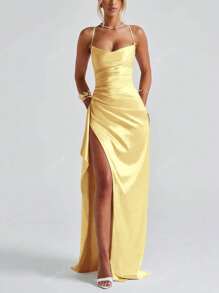 Vestido con tirantes ajustables, con volantes y abertura lateral, sexy
