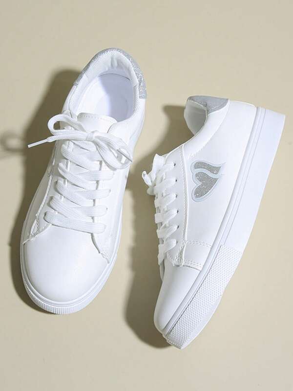 Women's White Heart Shaped Casual Flat Shoes, Fashion, Comfortable, Versatile, Won't Hurt Feet