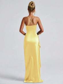 Vestido con tirantes ajustables, con volantes y abertura lateral, sexy
