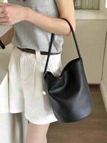 Nova bolsa preta tipo balde 2025 com pequenos acessórios para pendurar, bolsa de ombro, bolsa de axila, bolsa de mão, bolsa feminina casual e moderna para o dia a dia, adequada para trabalho, compras, encontros, viagens, estudantes universitários, bolsa feminina, uso diário