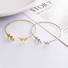 1 件镀金（0.03μm 厚度）叶形锆石开口袖口手链