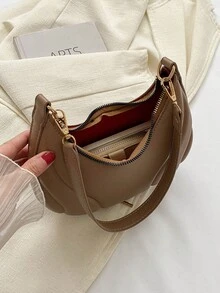 2025新款时尚奢华月亮形棒球包