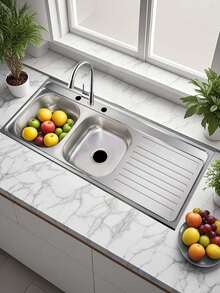 Panel de fregadero de acero inoxidable con doble tina. El escurridor del lado derecho facilita el drenaje de utensilios. Tiene tres agujeros para griferías y accesorios, y se instala rápidamente sin complicaciones. - Unitalla - Ver 1