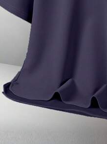 Set estivo da uomo composto da maglietta a maniche corte e scollo tondo e pantaloncini con coulisse in vita e stampa a lettere