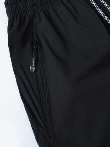 Men Drawstring Waist Zipper Pocket Shorts