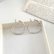 1 par de pendientes circulares de metal estilo básico y de moda con mosquitos clip-on (sin perforación requerida)