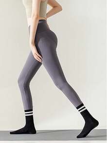 1 Pair/4 Pairs Black & White Striped Plain Color Yoga Socks For Women, Non-Slip Silicone Dot Breathable Fashion Casual Sports Pilates Yoga Mid-Calf Socks - Multicolor - View 6