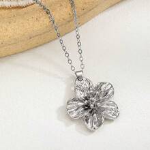 Fashion Versatile Simple Floral Pendant Necklace - Gold - View 8