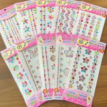 Set di 3/4/5/6/7/10 pezzi di adesivi con cristalli acrilici in diversi design 3D/stereoscopici come cuore, goccia d acqua, pentagramma, quadrifoglio, cerchio, fiore, delfino, farfalla, stella, loto, quadrato, perla, conchiglia, ananas, di dimensioni da 4mm a 30mm, gemme acriliche di alta qualità e brillanti