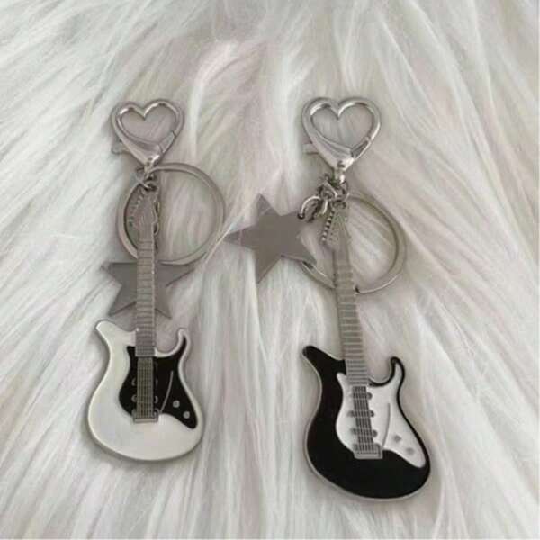 2 peças Y2K guitarra estrela coração punk retro chique chaveiros acessórios de carro bolsa charme