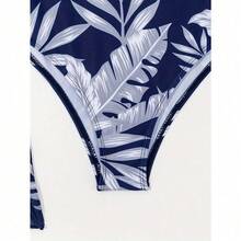 Palm Print 3-Piece Swimwear – Elegant Bikini Set With Matching Wrap Cover. This Swimsuit Has A Fitted Design. Due To Body Shape Differences, You May Feel Slightly Tight When Wearing It, Which Is Normal. If You Have A Fuller Figure Or Prefer A Looser Fit, We Strongly Recommend Choosing 1-2 Sizes Larger. - 藍色 - 查看 4