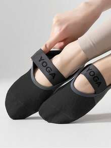 1 Pair Women Silicone Strap Anti-Slip Breathable Comfortable Yoga/Sports/Running Short Socks Christmas Gift - Black - View 5