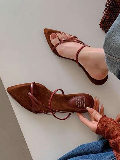 Sandalias retro con cuña francesa de punta afilada, calzado para mujer, nueva llegada del verano 2025, sandalias romanas de tira fina con anillo para el dedo, chanclas